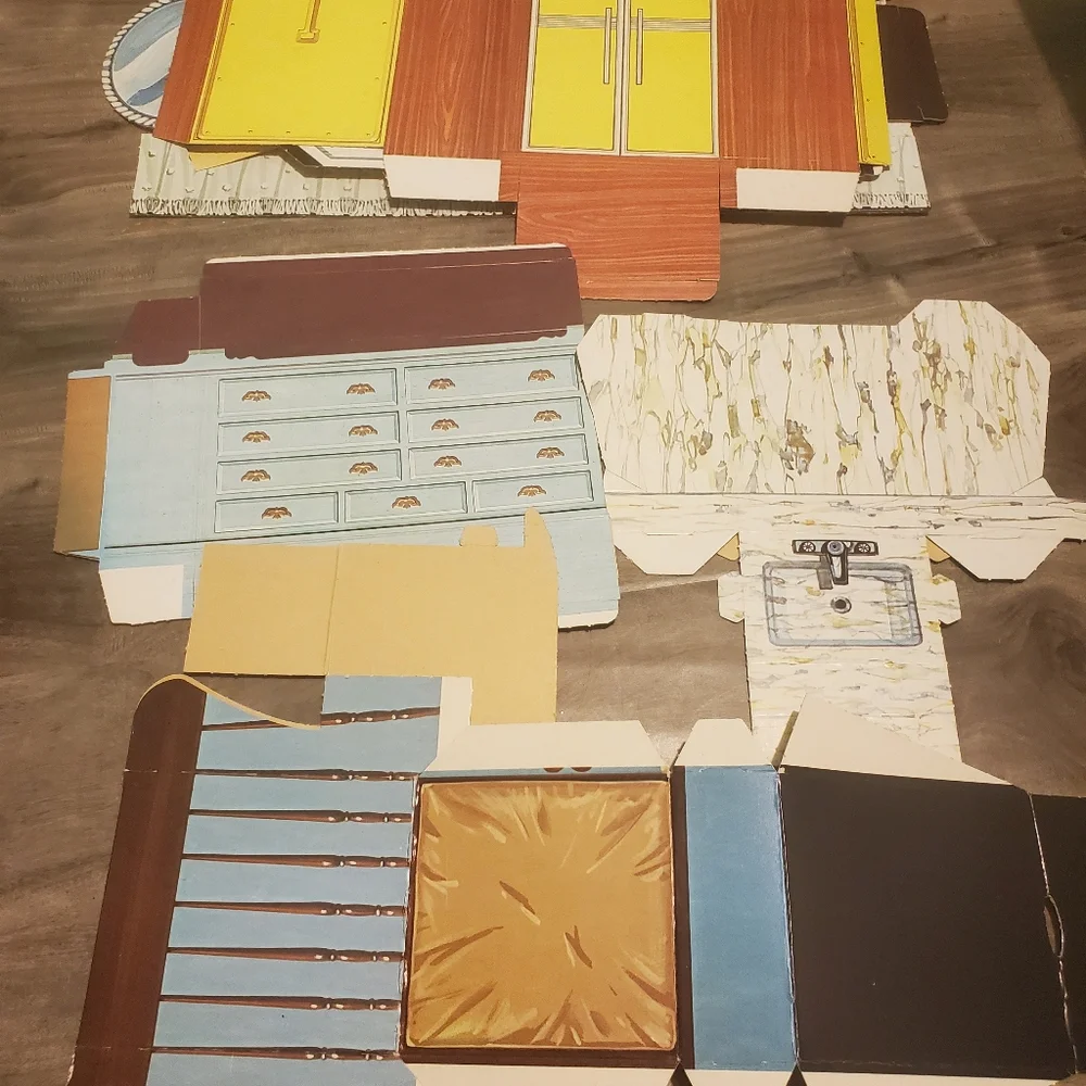 Extremely rare over 4ft high Suzy homemaker cardboard dollhouse - Picture 8 of 16